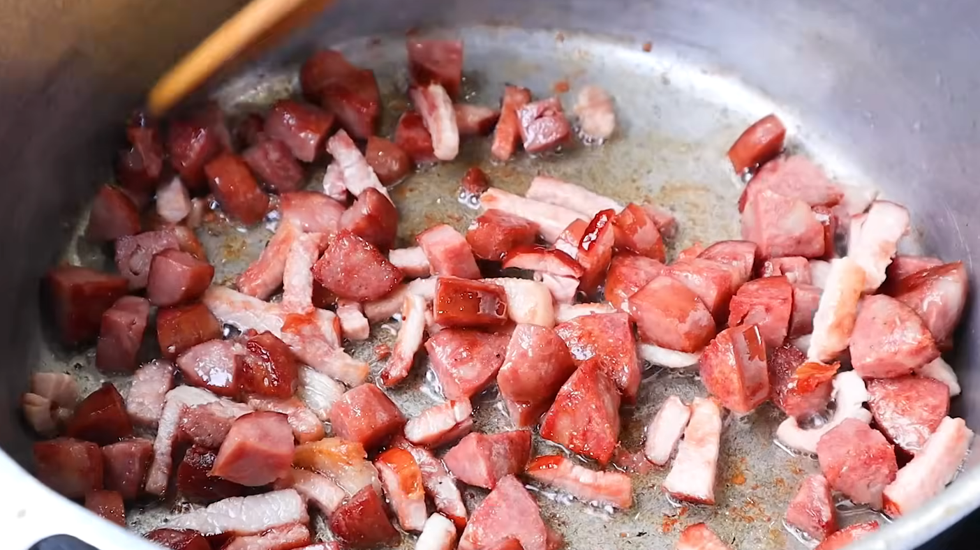 Carnes sendo preparadas
