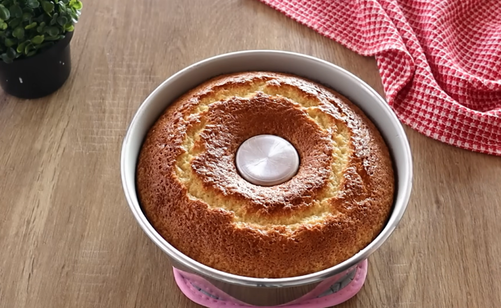 O Segredo do Bolo de Laranja de Liquidificador Fofinho: Receita de Interior com Gostinho de Infância 4 bolo de laranja assado