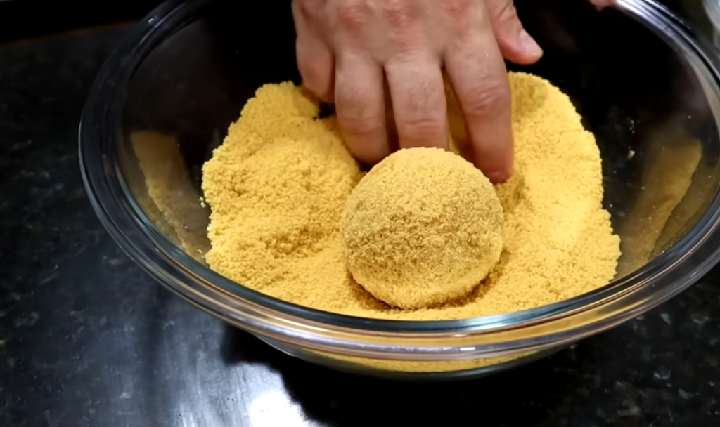 Coxinha Massa de Ouro empanada