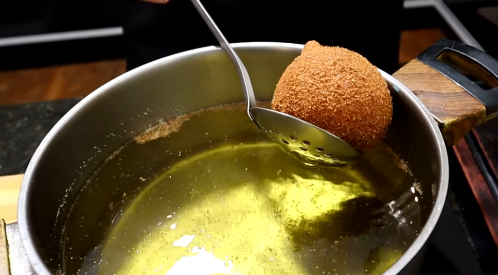 Coxinha Massa de Ouro frita